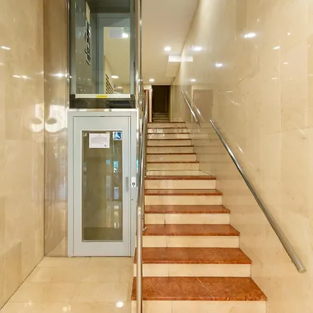 Center With Parking Apartment *